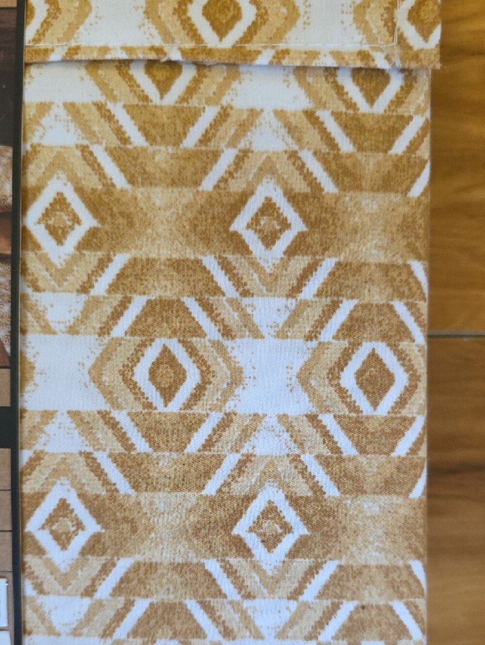 Frye and Co. NEW 4-piece Full Size Sheet Set Yellow White Geometric Aztec - Picture 5 of 5
